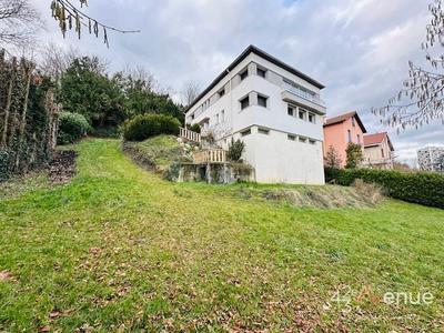 Maison - 199 m² - 7 pièces