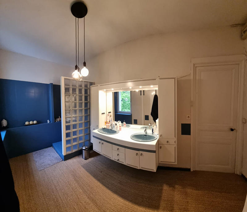 Maison - 325 m² - 10 pièces