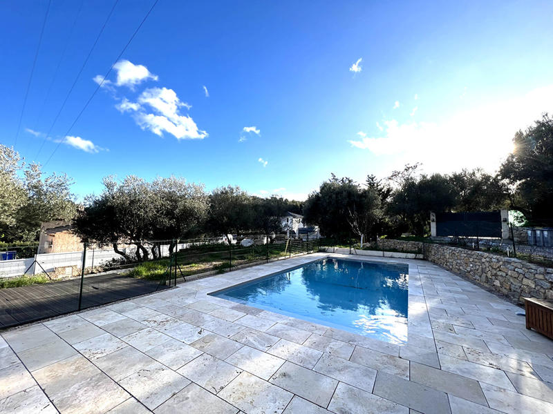 Maison - 102 m² - 4 pièces