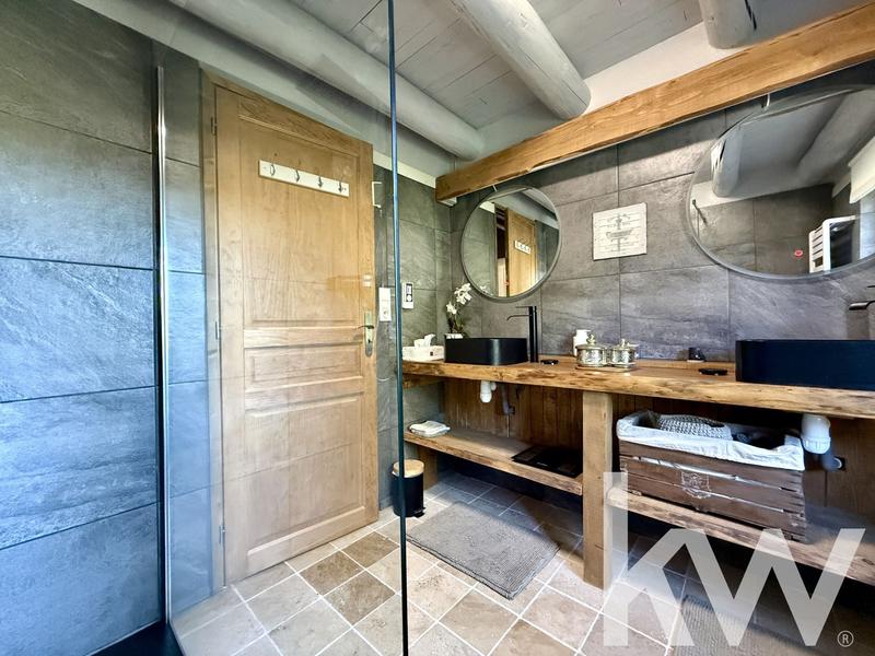 Maison - 205 m² - 10 pièces