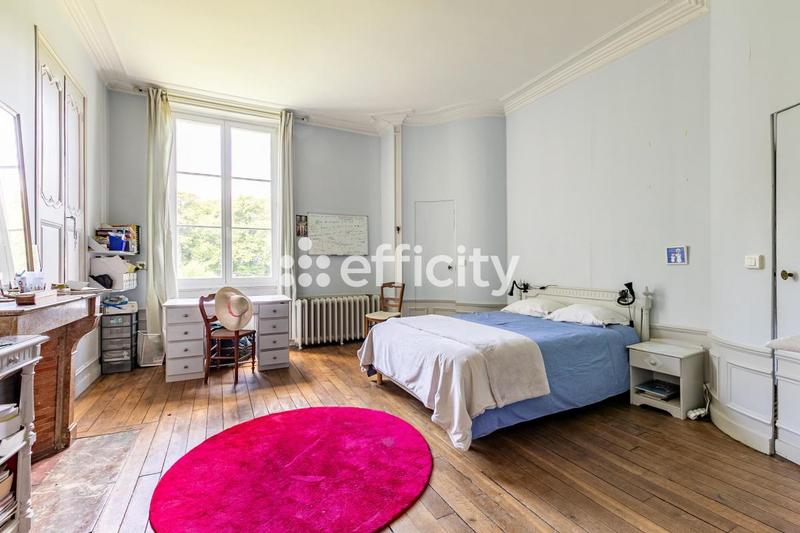 Maison - 463 m² - 12 pièces