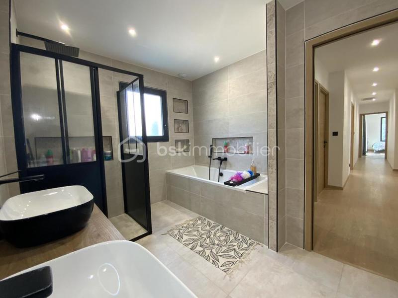 Maison - 180 m² - 6 pièces