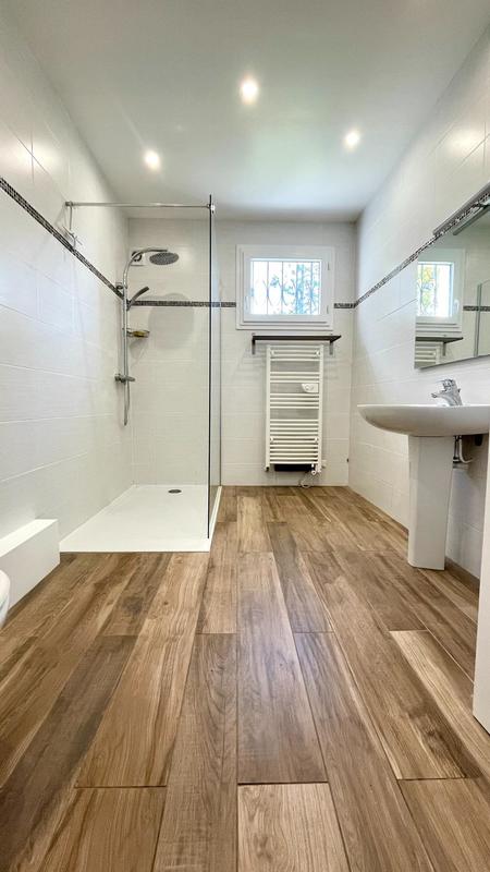 Maison - 254 m² - 10 pièces