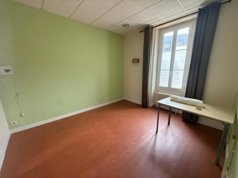 Maison - 300 m² - 12 pièces