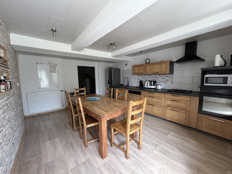 Maison - 242 m² - 7 pièces