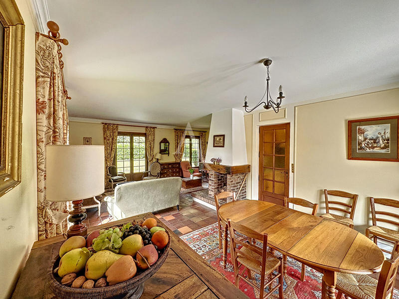 Maison - 212 m² - 8 pièces