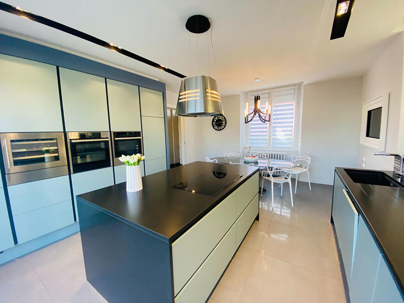 Maison - 220 m² - 8 pièces