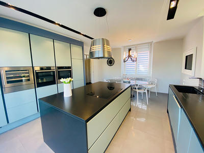 Maison - 220 m² - 8 pièces