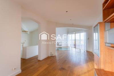 Maison - 298 m² - 9 pièces