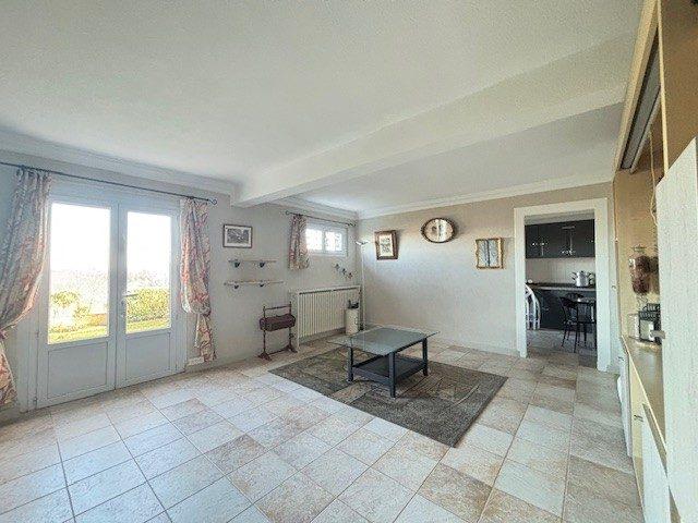 Maison - 204 m² - 9 pièces