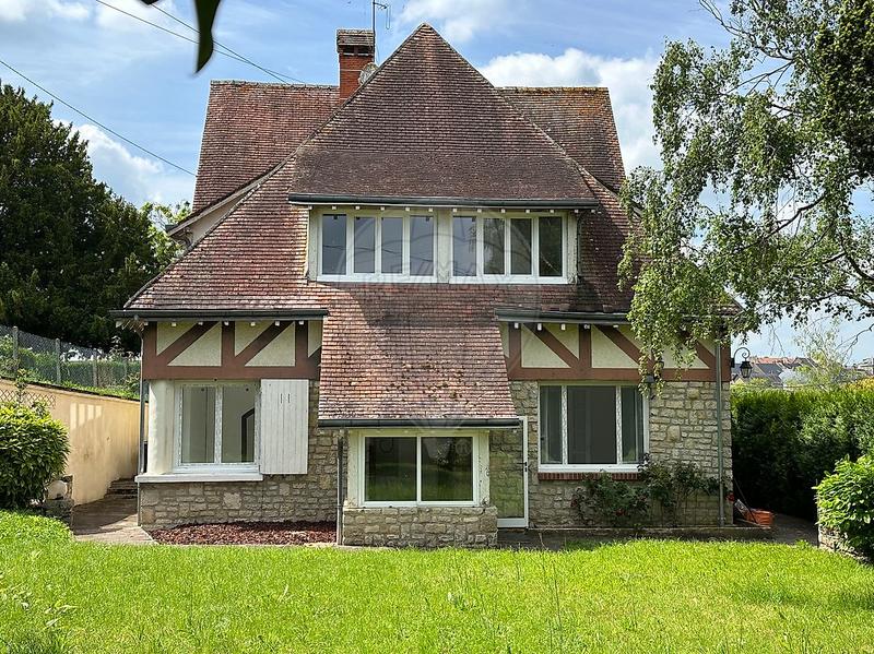 Maison - 233 m² - 8 pièces