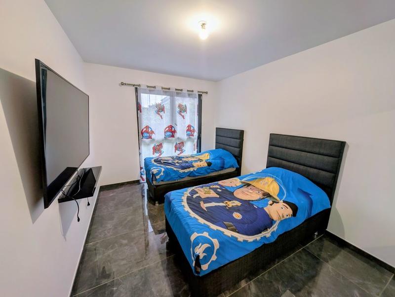 Maison - 240 m² - 6 pièces