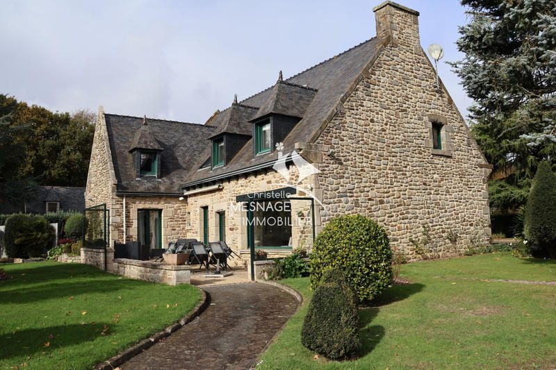 Maison - 211 m² - 8 pièces