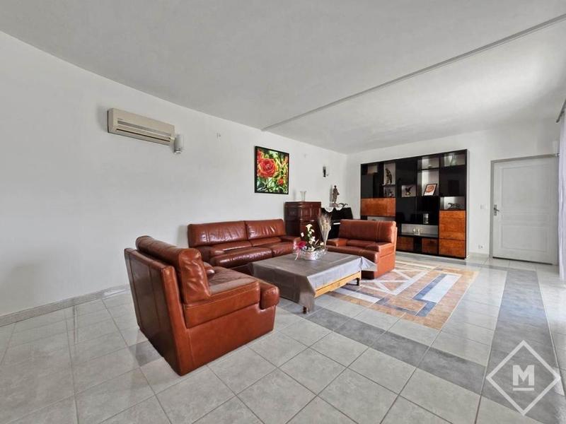 Maison - 478 m² - 8 pièces