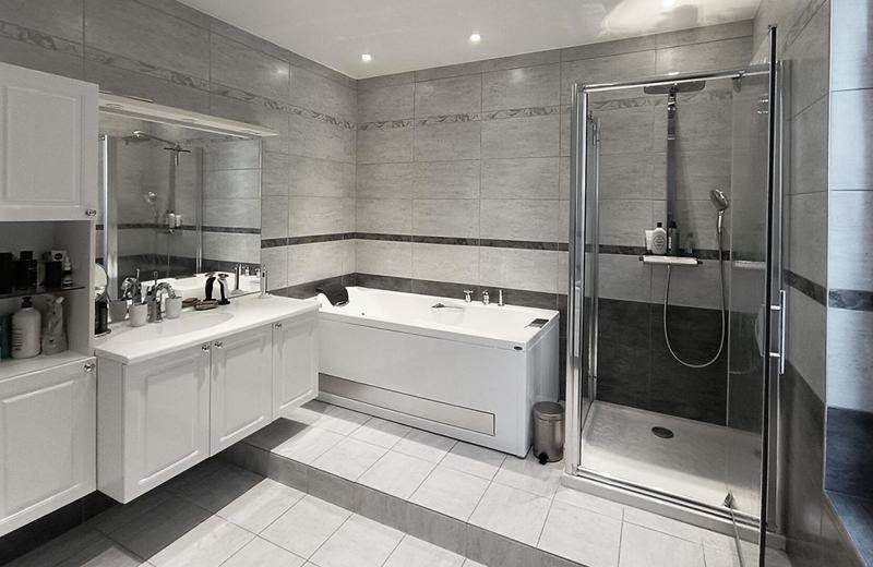 Maison - 300 m² - 12 pièces