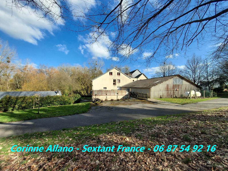 Maison - 1 528 m² - 40 pièces