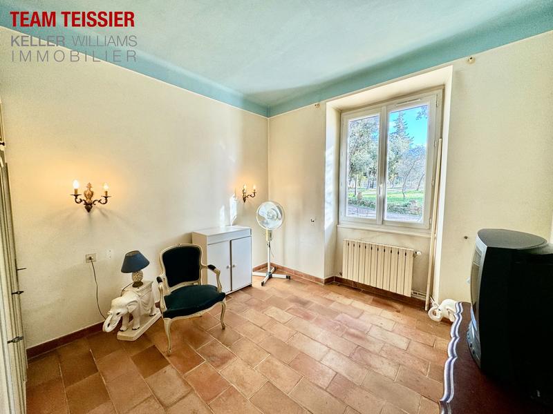 Maison - 205 m² - 11 pièces