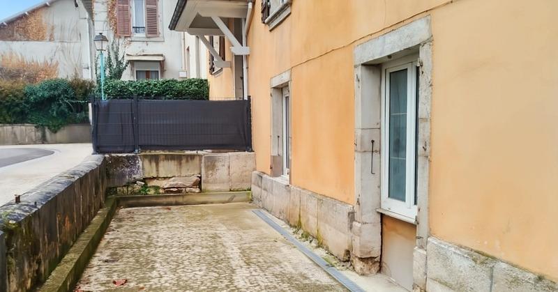 Immeuble - 241 m² - 11 pièces