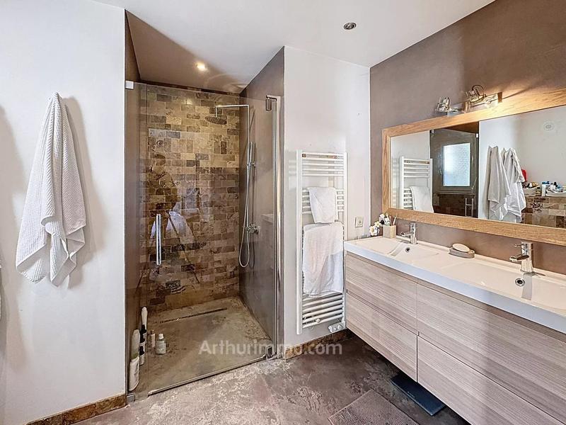 Maison - 201 m² - 8 pièces