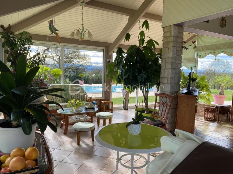 Maison traditionnelle - 305 m² - 7 pièces