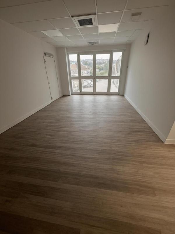 Local commercial - 107 m² - 4 pièces