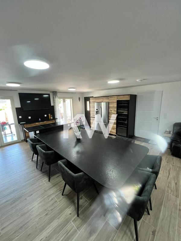 Maison contemporaine - 201 m² - 9 pièces