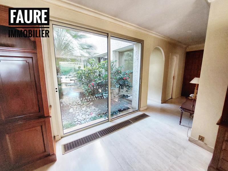 Villa - 270 m² - 10 pièces