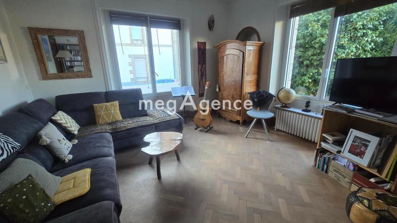 Maison - 210 m² - 8 pièces