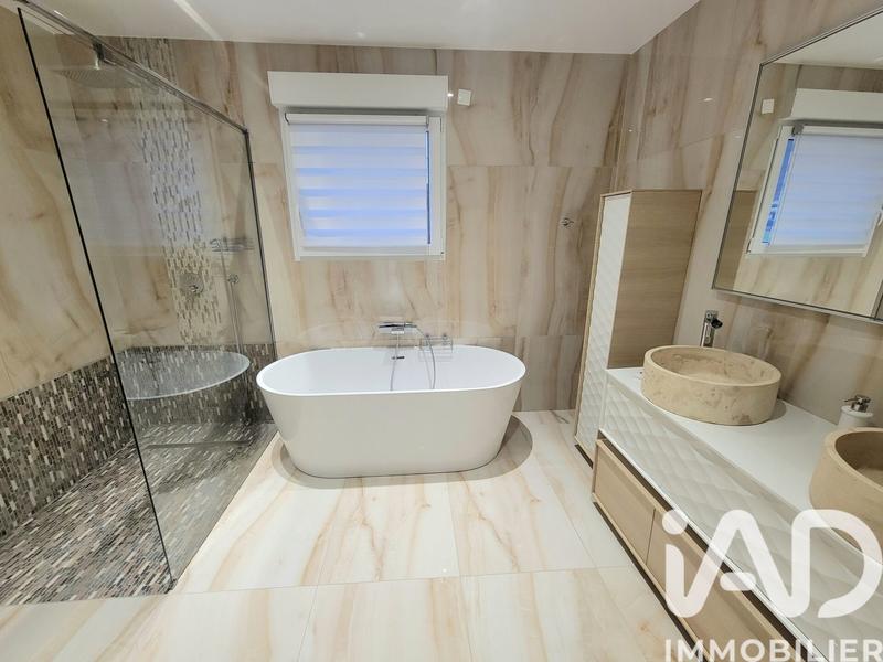 Maison - 96 m² - 4 pièces