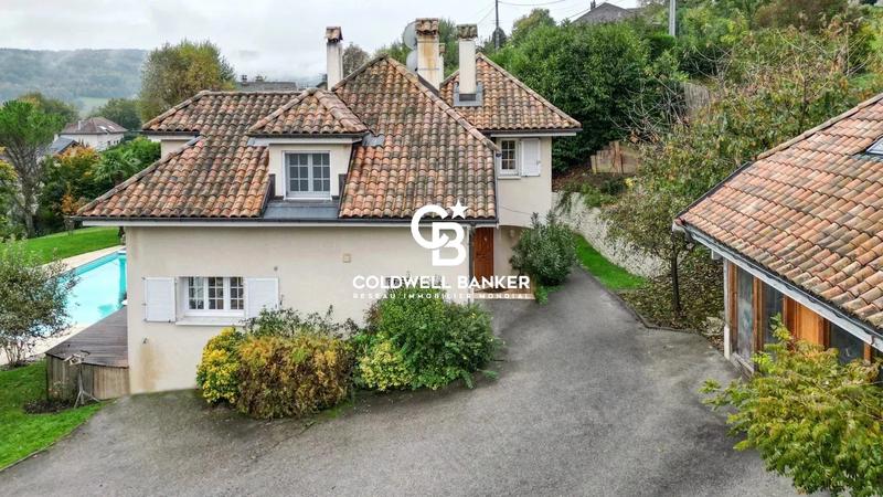 Maison - 312 m² - 6 pièces