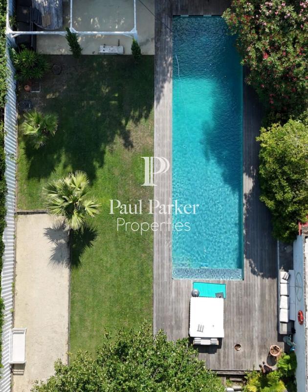 Maison - 230 m² - 6 pièces