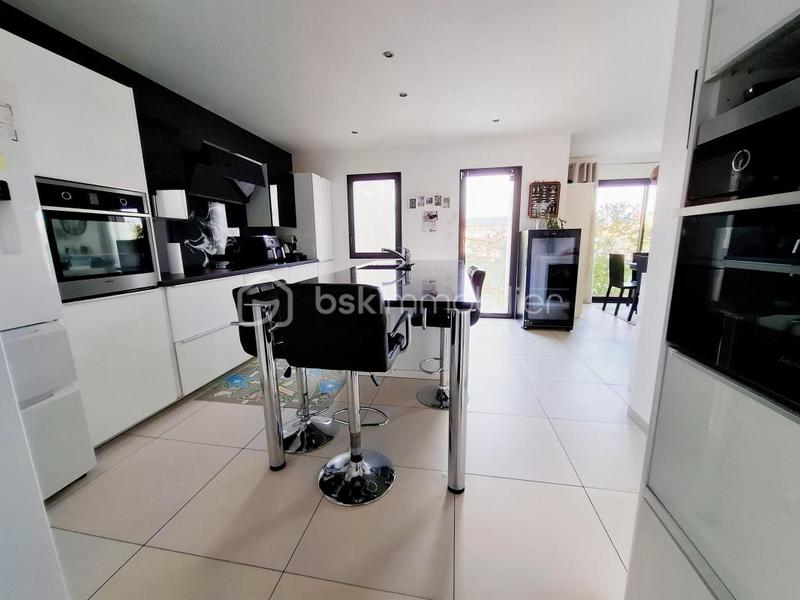 Maison traditionnelle - 156 m² - 6 pièces