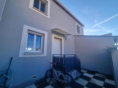 Maison - 94 m² - 5 pièces