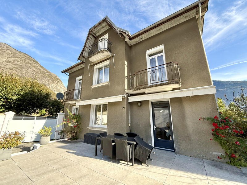 Villa - 238 m² - 8 pièces