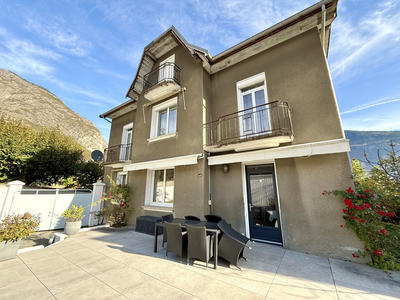 Villa - 238 m² - 8 pièces