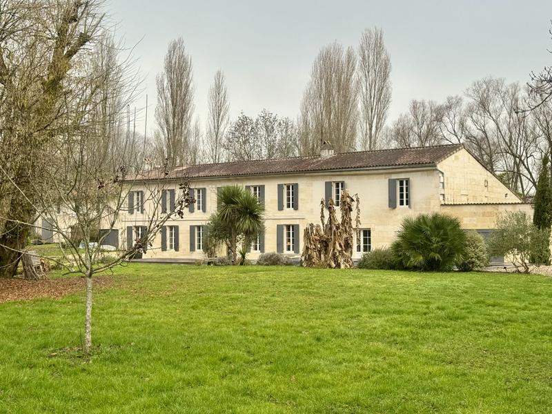 Château - 550 m² - 14 pièces