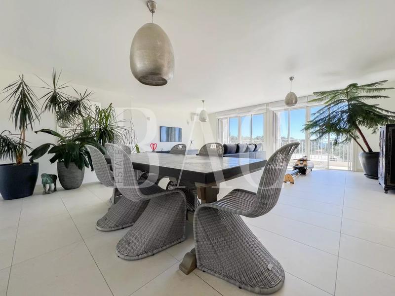 Villa - 270 m² - 8 pièces