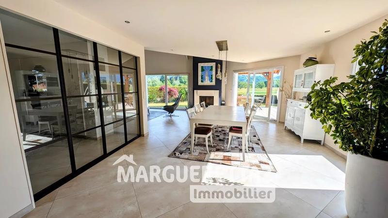 Maison - 266 m² - 8 pièces