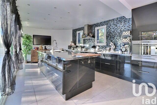 Maison - 279 m² - 7 pièces