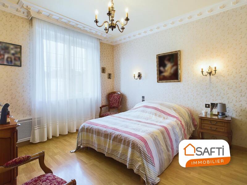 Maison - 170 m² - 9 pièces