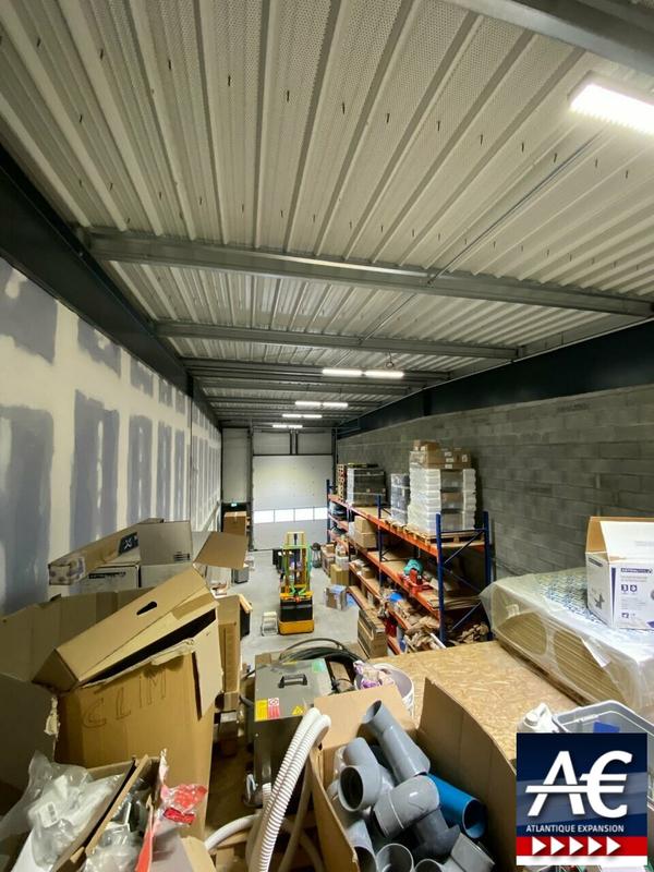 Entrepôt - 300 m²