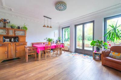 Demeure - 215 m² - 9 pièces