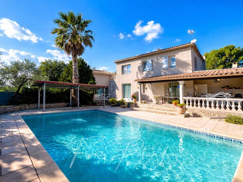 Villa - 200 m² - 7 pièces