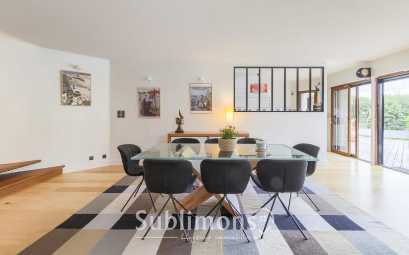 Maison - 240 m² - 9 pièces