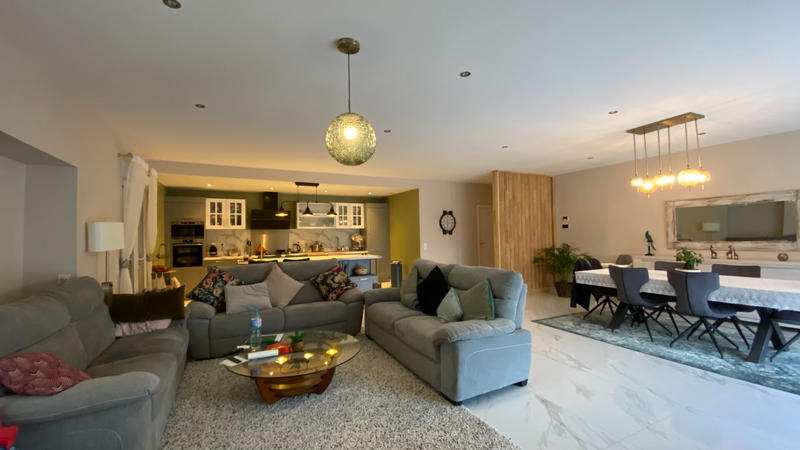 Maison - 240 m² - 7 pièces