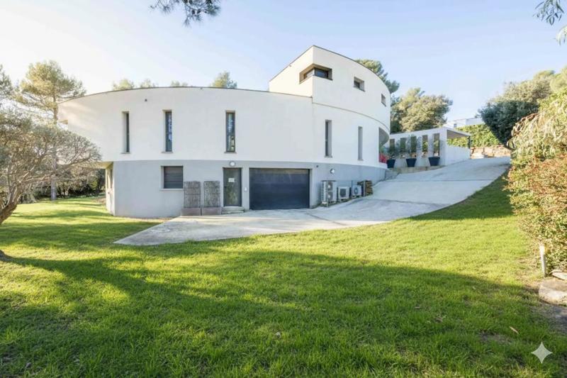 Maison d'architecte - 440 m² - 9 pièces