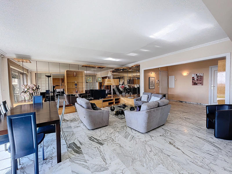 Appartement - 141 m² - 5 pièces