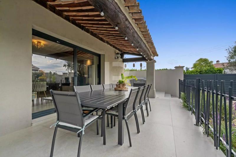 Propriété - 315 m² - 8 pièces