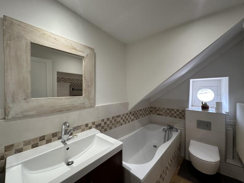 Maison - 270 m² - 8 pièces