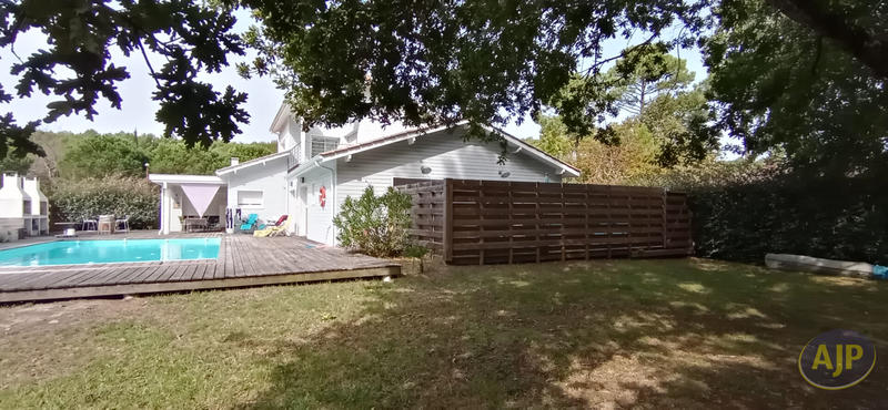 Villa - 215 m² - 6 pièces